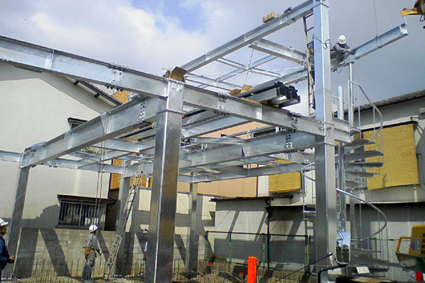 秋雨來臨長春鋼結(jié)構(gòu)工程施工采取哪些防護(hù)措施